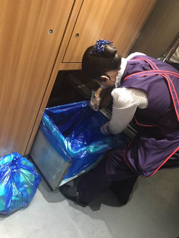 艾麥-更換車(chē)廂墻壁垃圾桶